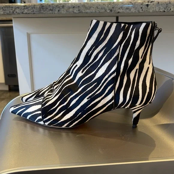 SOLD!!!!  ALEXANDRE BIRMAN PONY HAIR ZEBRA PRINT ZIP BOOTIE. 39.5 - Picture 4 of 11